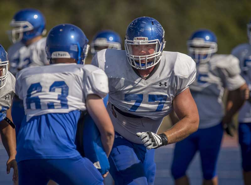 Lineman Jonah Williams of the Folsom Bulldogs practices run blocking. (Sacramento Bee file.)